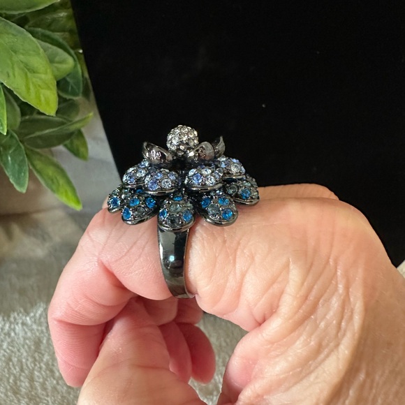 Joan Rivers Blue Pave and Clear Rhinestone Flower Set in Gunmetal. Size 8. - Picture 5 of 11
